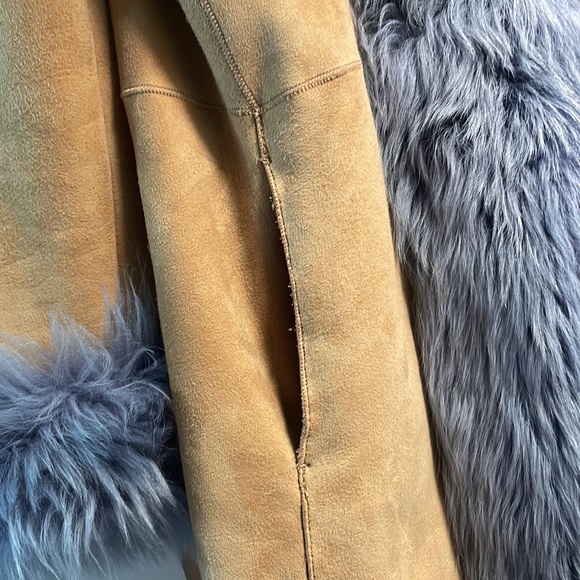 Carolina Herrera tan & blue couture shearling coat - Picture 4 of 14